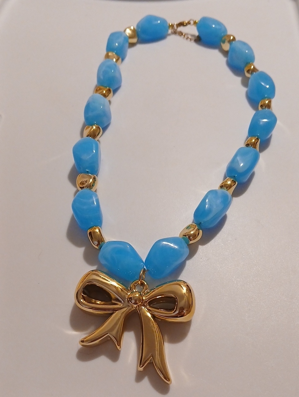 Fashion Jewelry Gold Bow Necklace with Sky Blue Beads